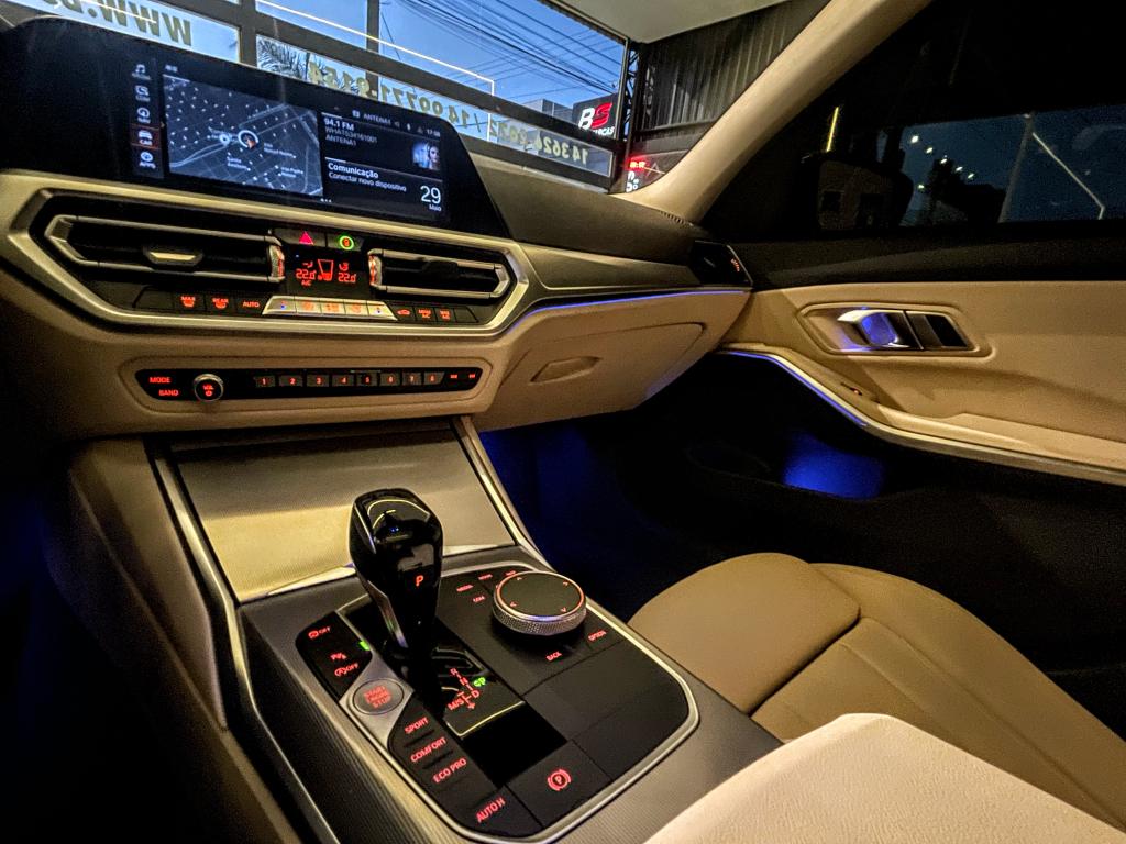 BMW 320I - Foto
