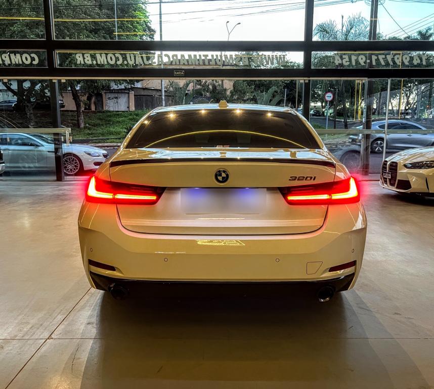 BMW 320I - Foto