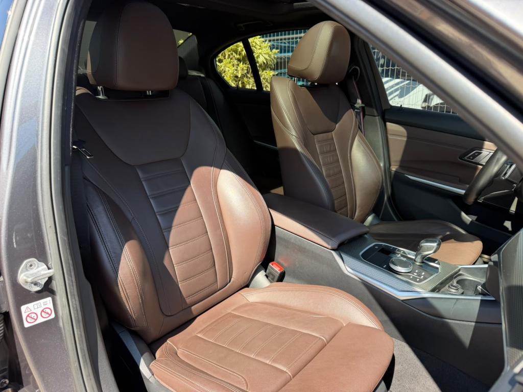 BMW 320I - Foto
