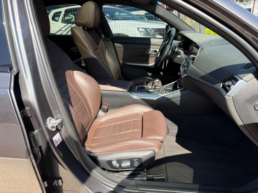 BMW 320I - Foto