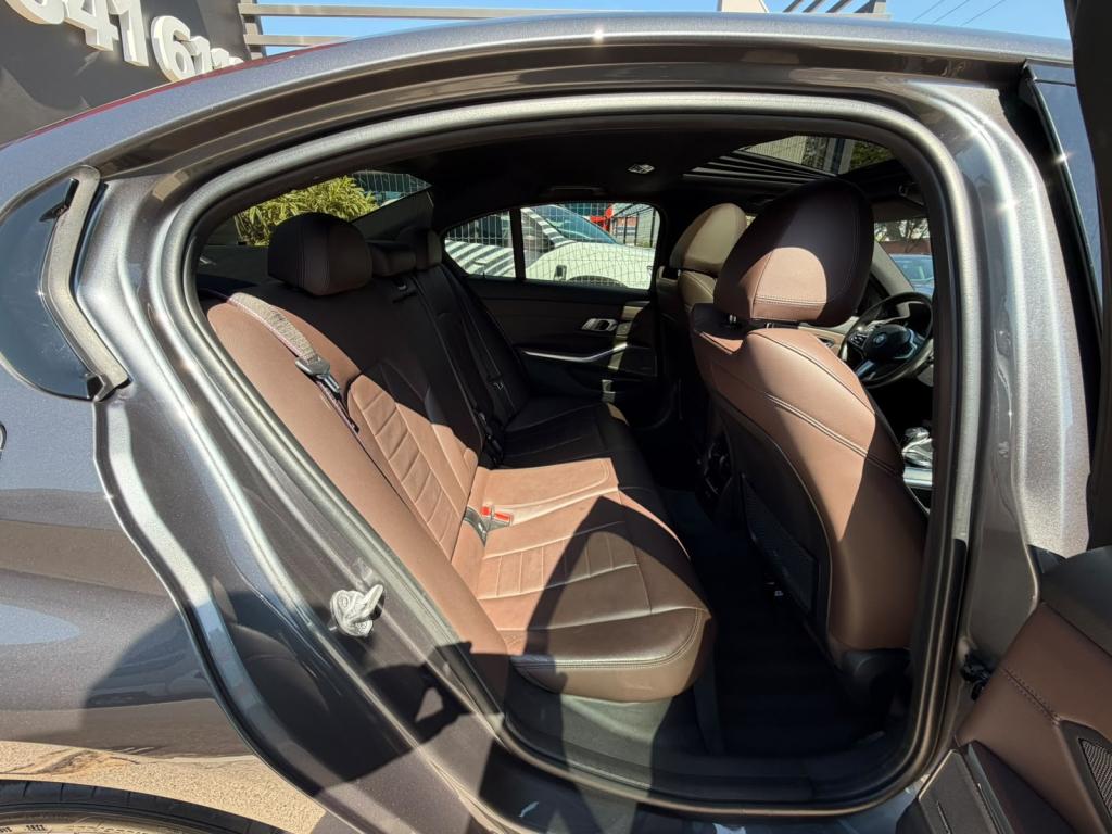 BMW 320I - Foto
