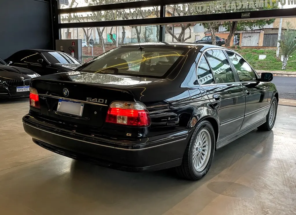 BMW 540I - Foto