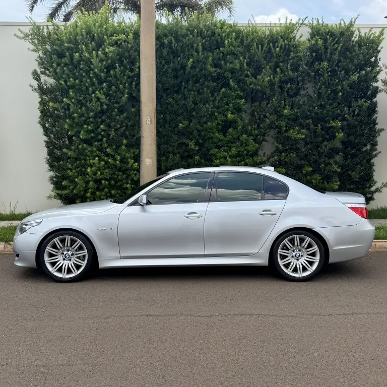 BMW 550I - Foto
