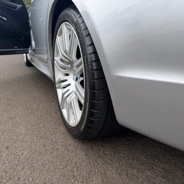 BMW 550I - Foto
