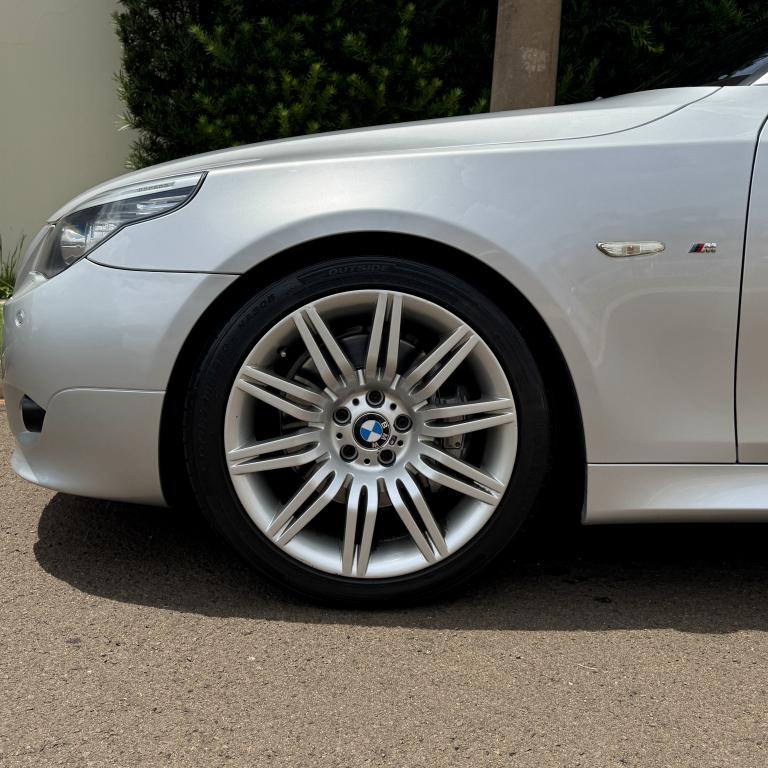 BMW 550I - Foto