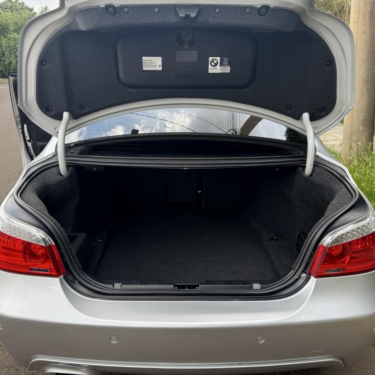 BMW 550I - Foto