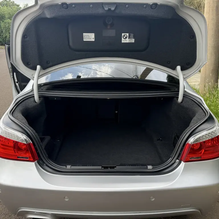 BMW 550I - Foto