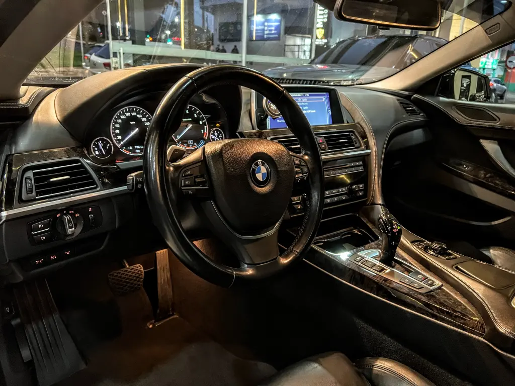 BMW 650I - Foto