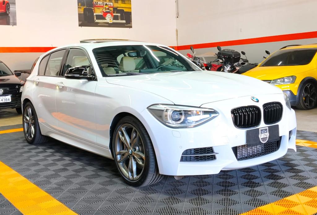 BMW M 135I - Foto