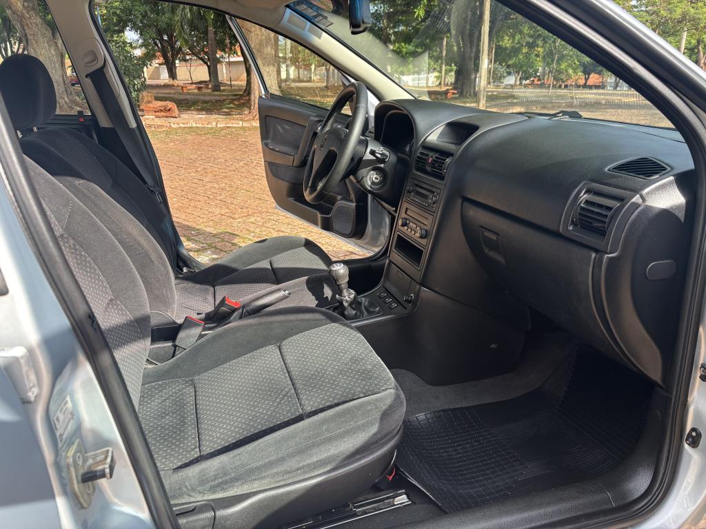 CHEVROLET Astra Hatch - Foto