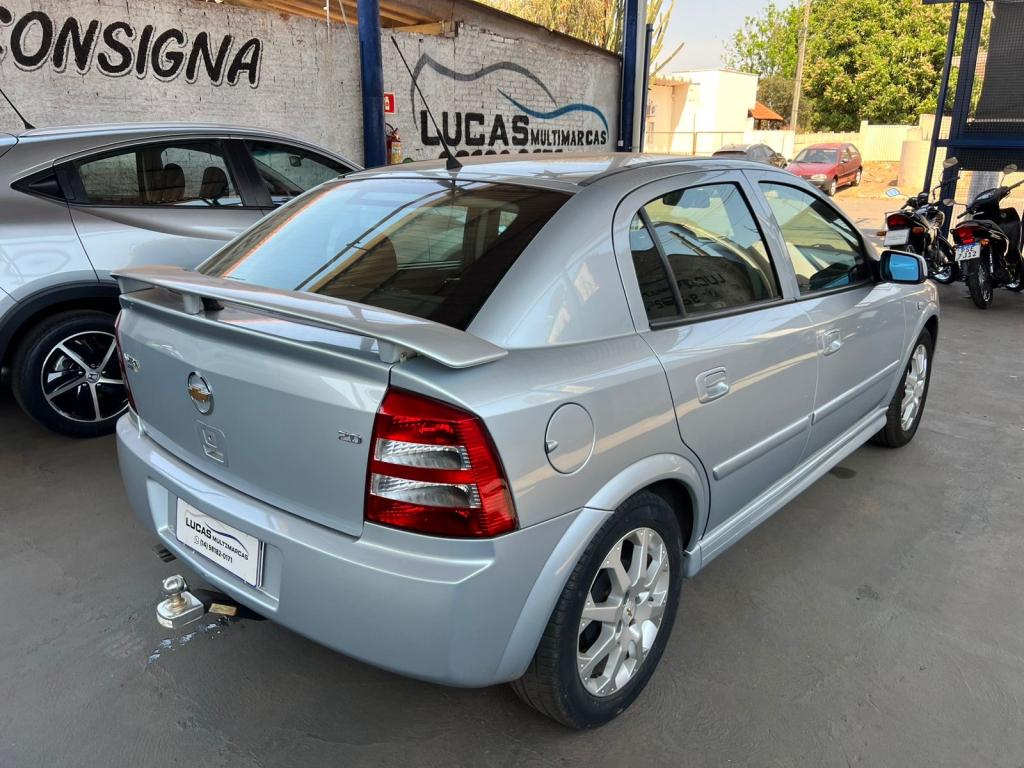 CHEVROLET Astra Hatch - Foto