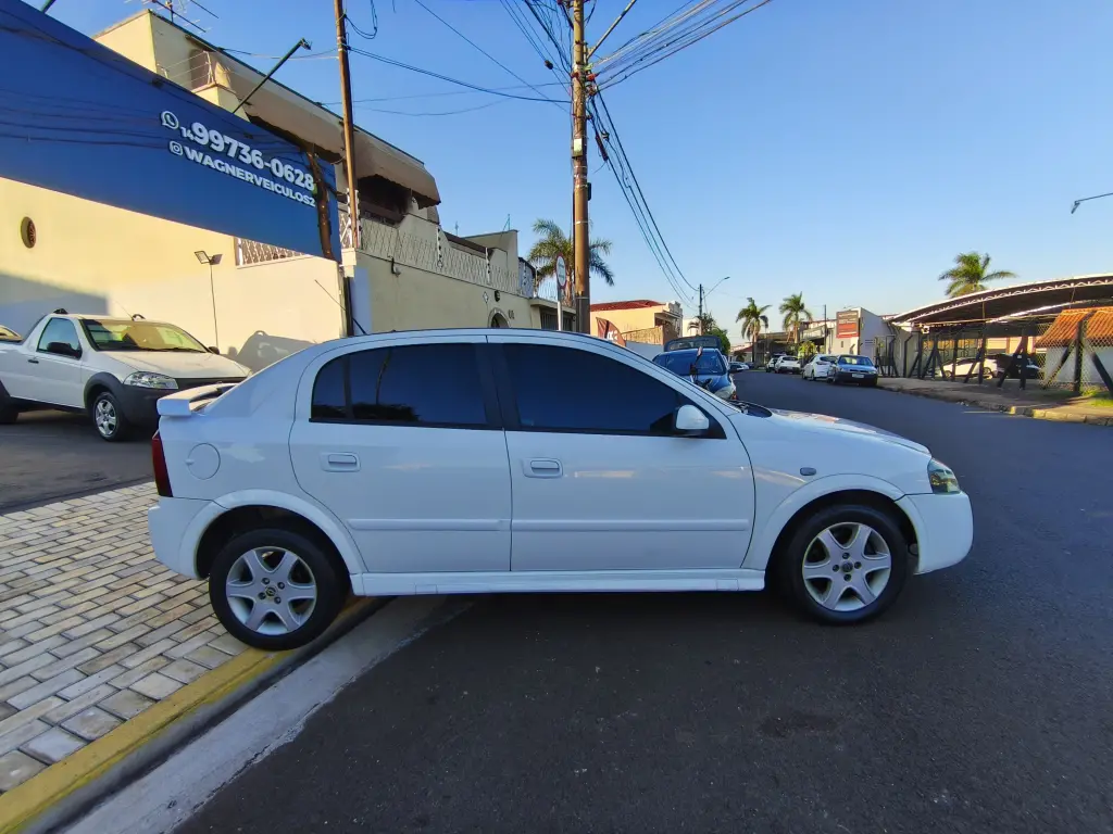 CHEVROLET Astra Hatch - Foto