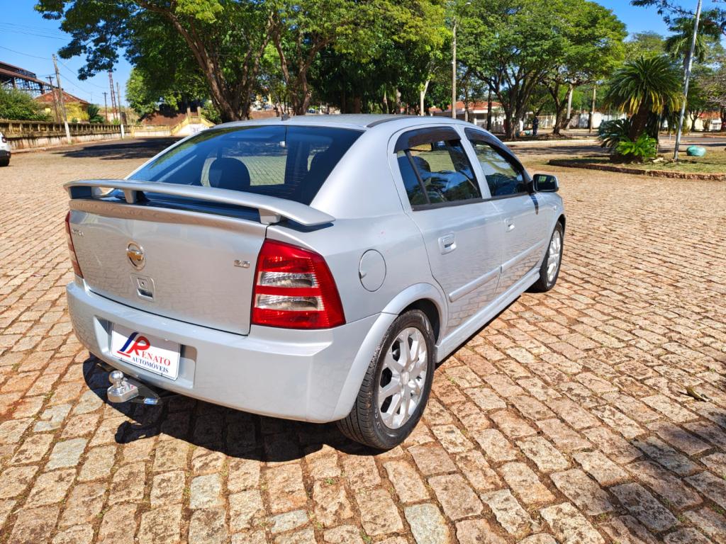 CHEVROLET Astra Hatch - Foto