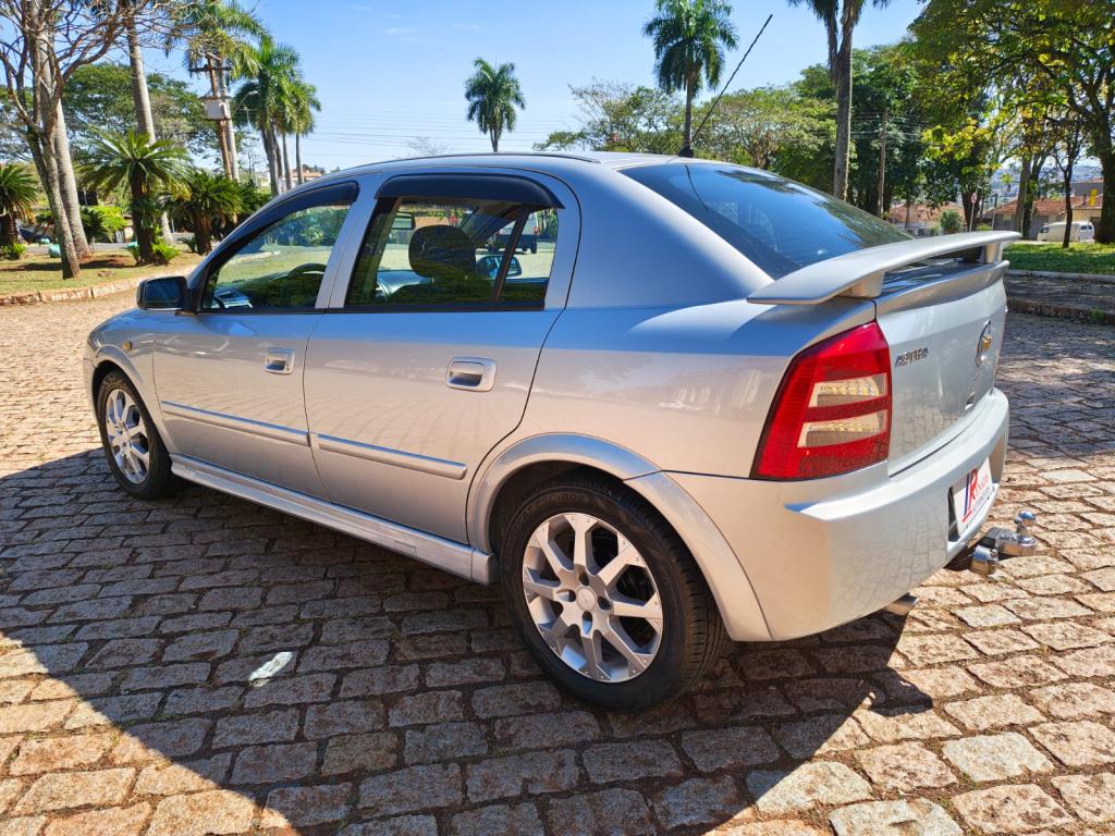 CHEVROLET Astra Hatch - Foto