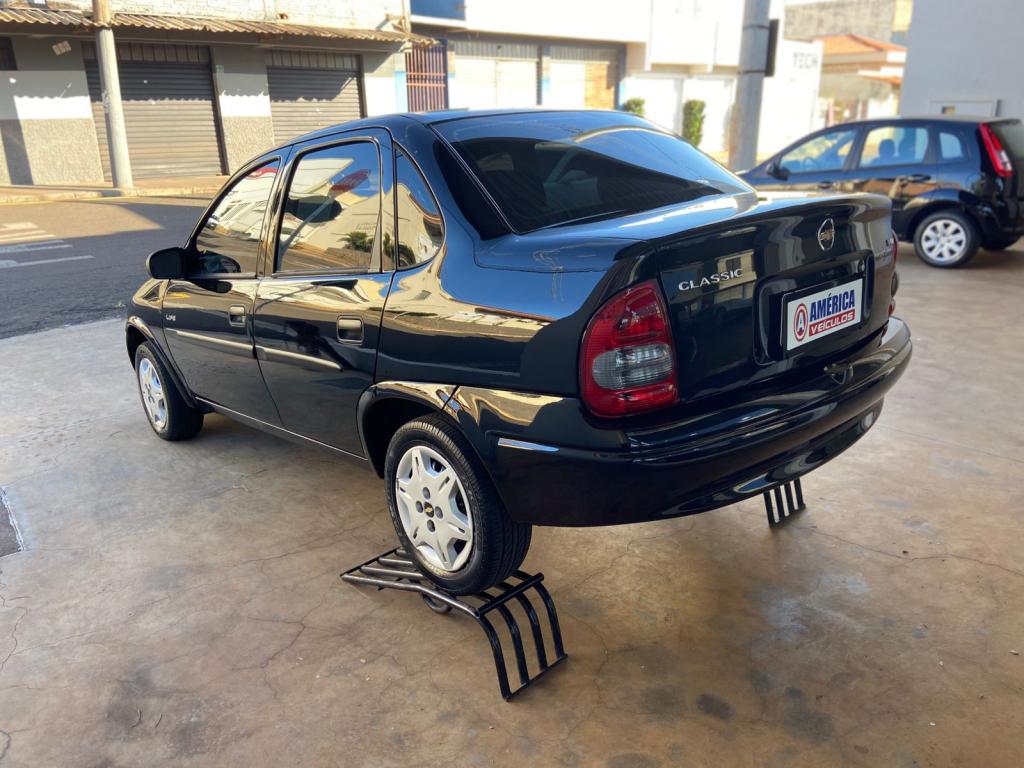 CHEVROLET Classic Sedan - Foto