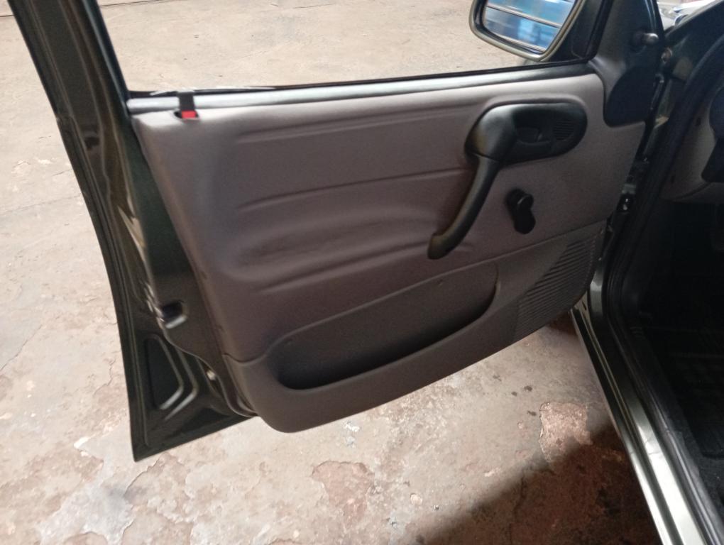 CHEVROLET Classic Sedan - Foto