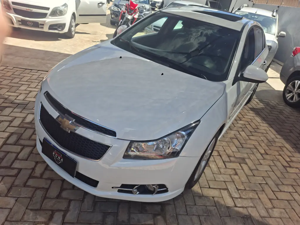 CHEVROLET Cruze Hatch - Foto