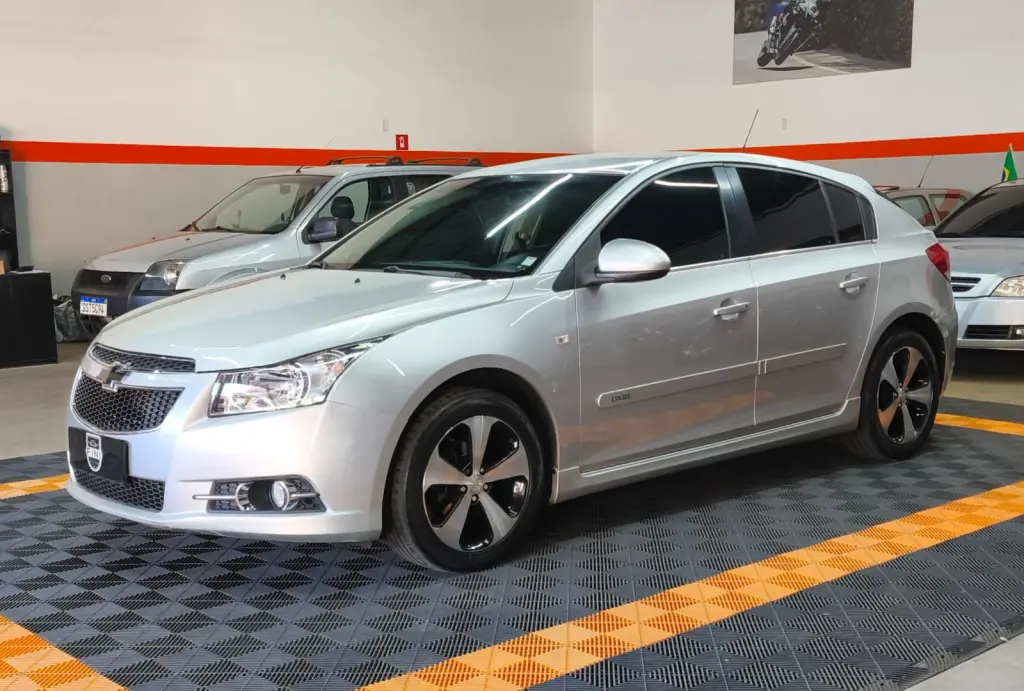 CHEVROLET Cruze Hatch - Foto