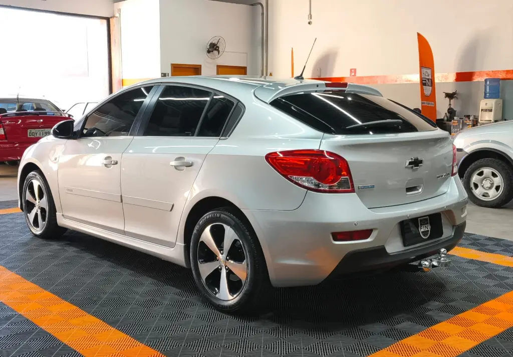 CHEVROLET Cruze Hatch - Foto