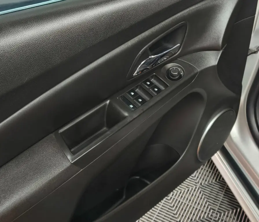 CHEVROLET Cruze Hatch - Foto