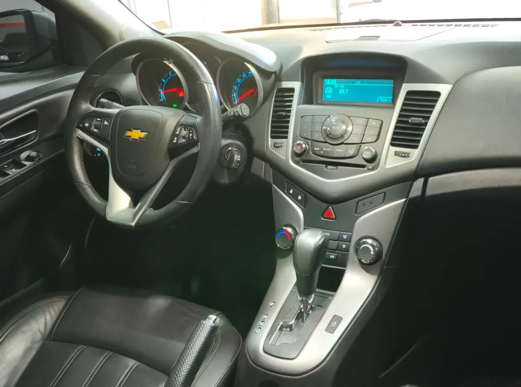 CHEVROLET Cruze Hatch - Foto