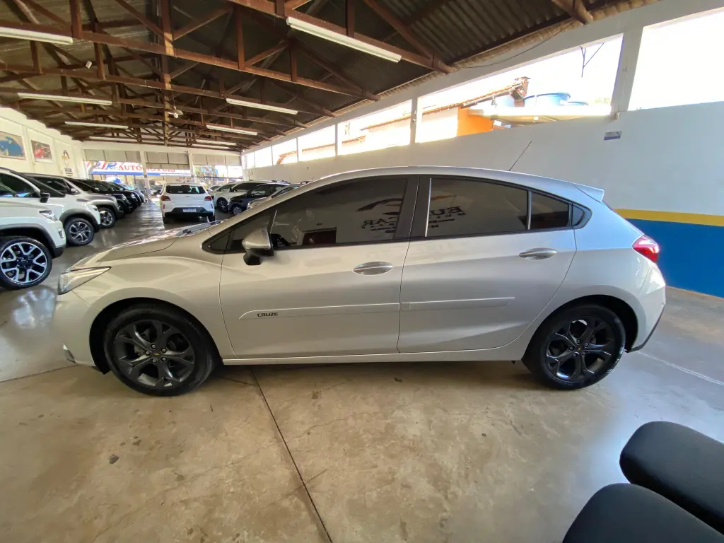 CHEVROLET Cruze Hatch - Foto