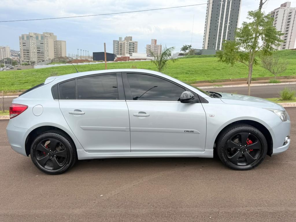 CHEVROLET Cruze Hatch - Foto