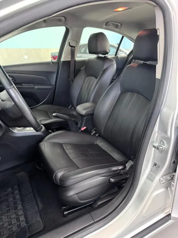 CHEVROLET Cruze Sedan - Foto