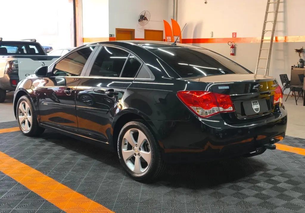 CHEVROLET Cruze Sedan - Foto