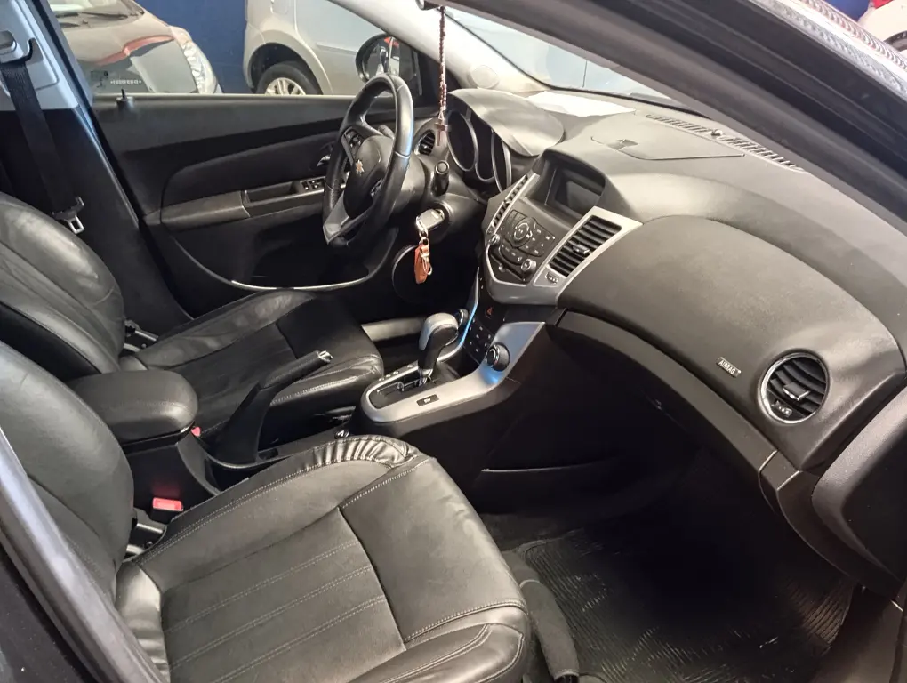 CHEVROLET Cruze Sedan - Foto
