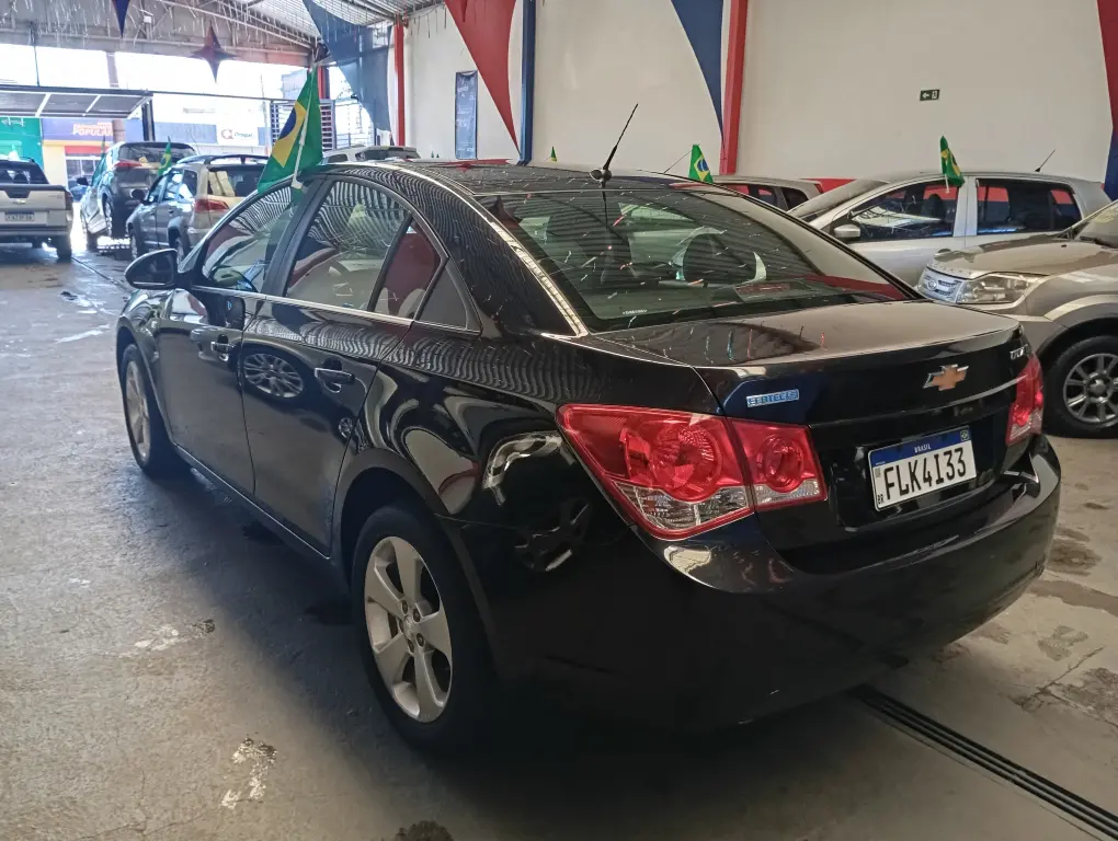 CHEVROLET Cruze Sedan - Foto