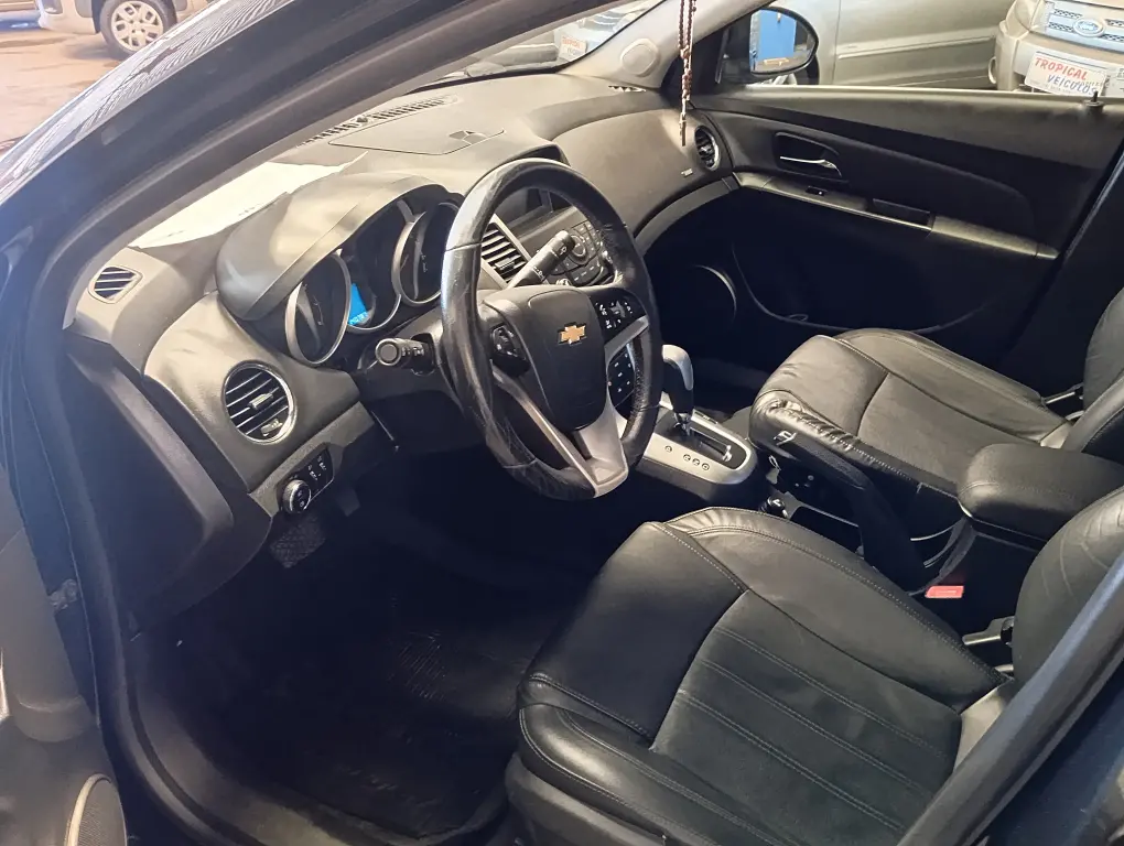 CHEVROLET Cruze Sedan - Foto