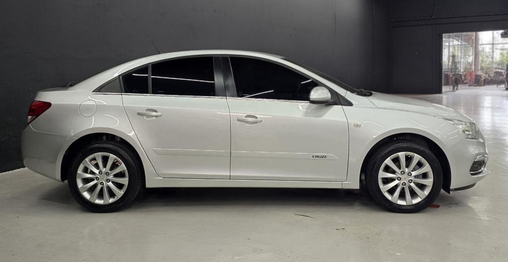 CHEVROLET Cruze Sedan - Foto