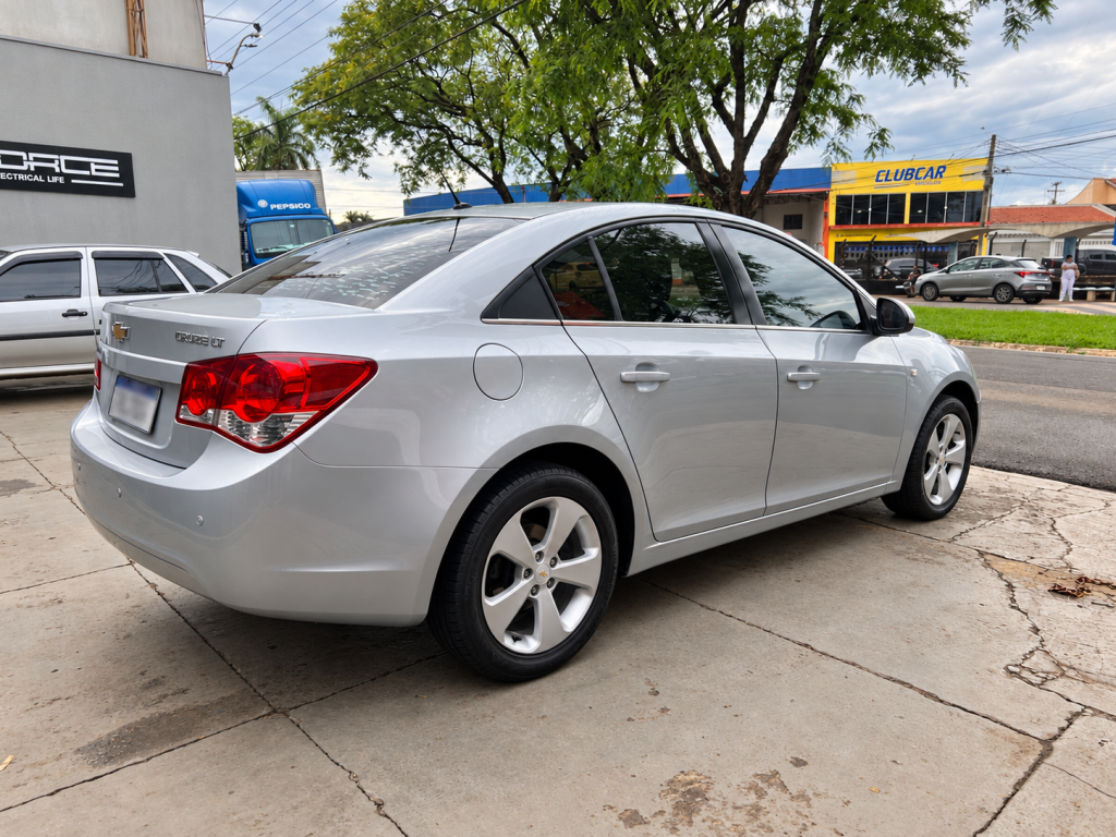 CHEVROLET Cruze Sedan - Foto