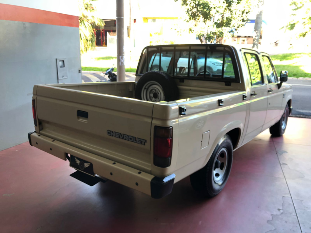 CHEVROLET D20 - Foto