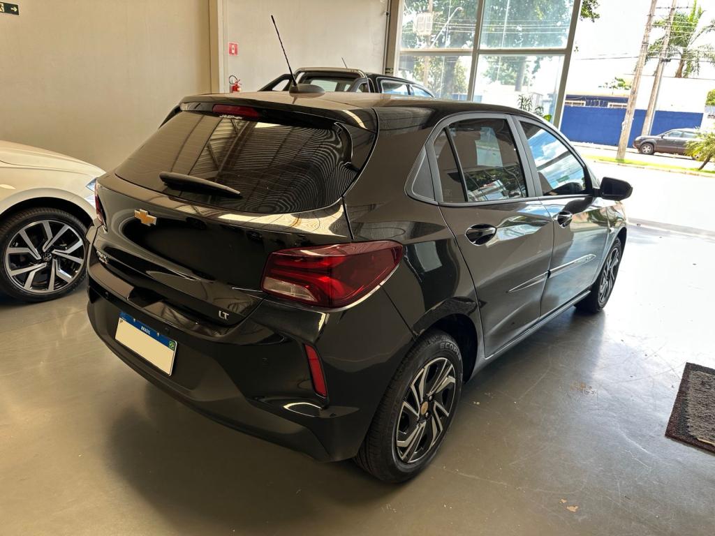 CHEVROLET Onix Hatch - Foto
