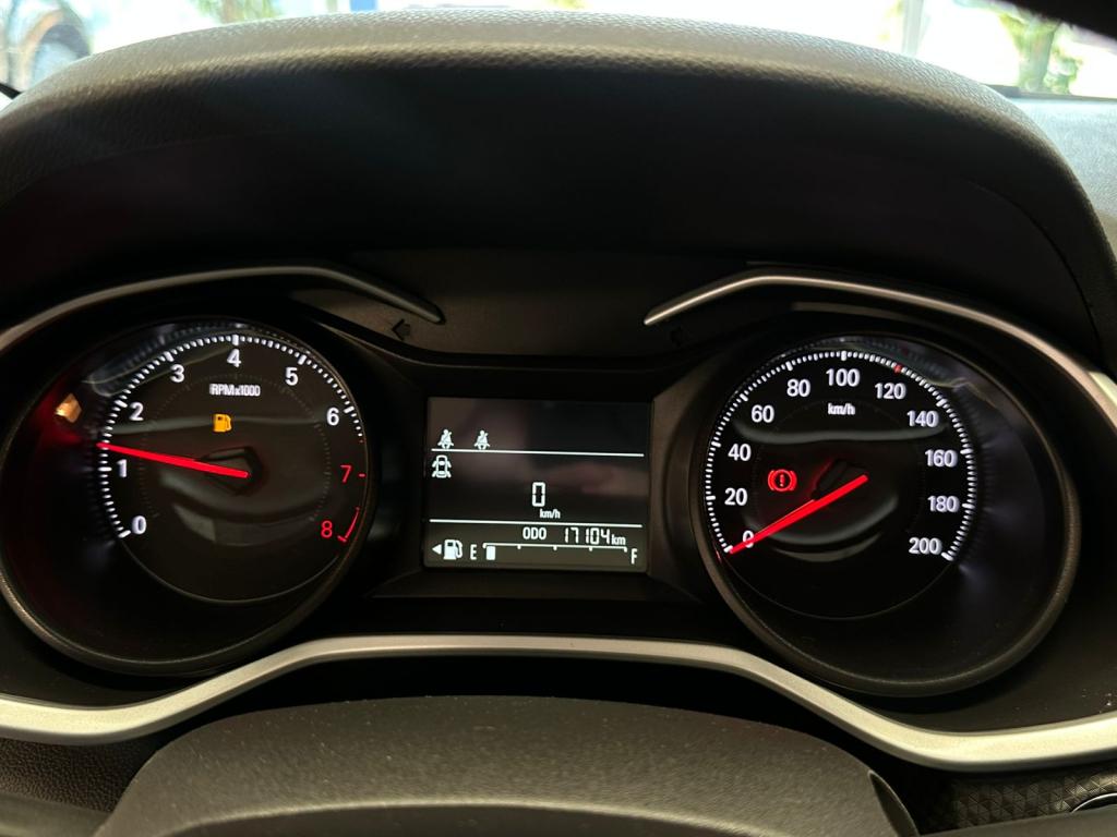 CHEVROLET Onix Hatch - Foto