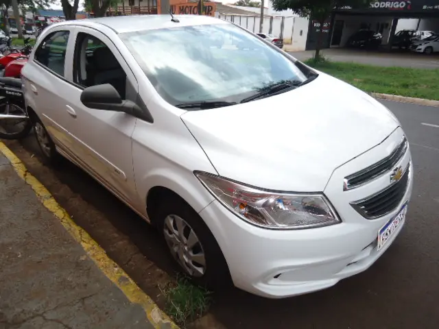 CHEVROLET Onix Hatch - Foto