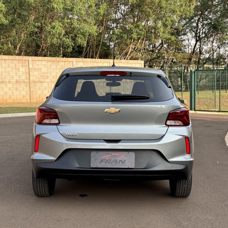 CHEVROLET Onix Hatch - Foto