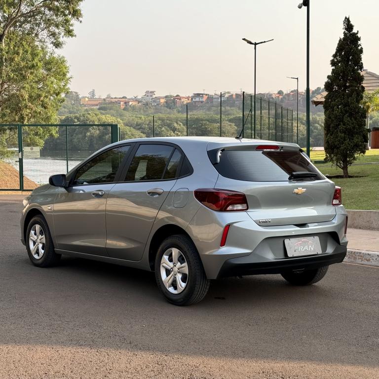 CHEVROLET Onix Hatch - Foto