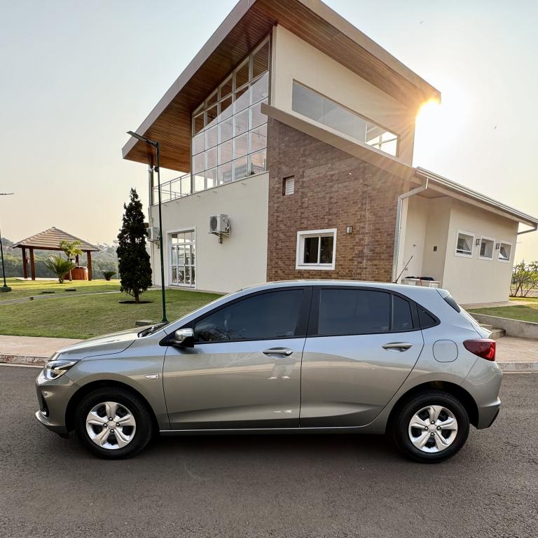 CHEVROLET Onix Hatch - Foto