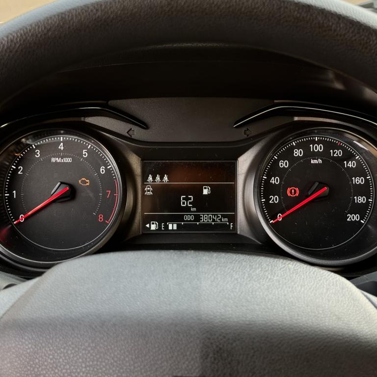 CHEVROLET Onix Hatch - Foto