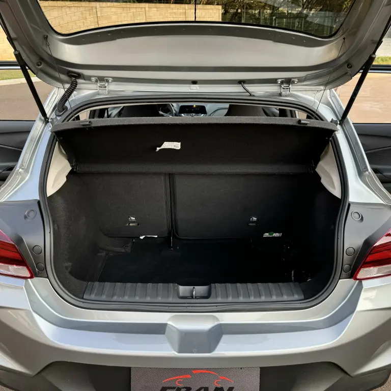 CHEVROLET Onix Hatch - Foto