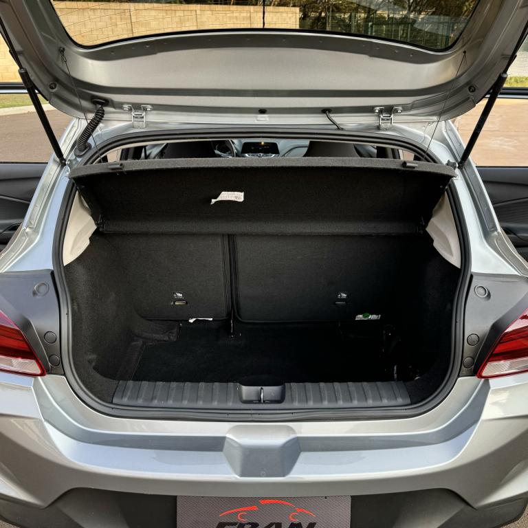 CHEVROLET Onix Hatch - Foto