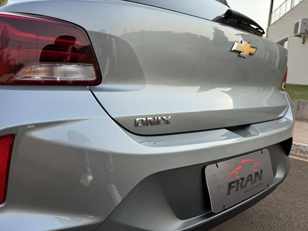 CHEVROLET Onix Hatch - Foto