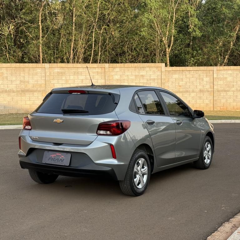 CHEVROLET Onix Hatch - Foto