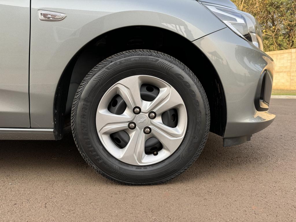 CHEVROLET Onix Hatch - Foto