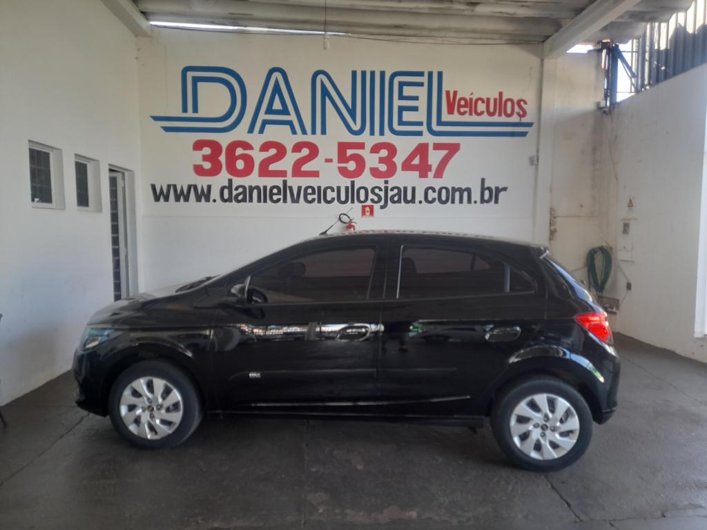 CHEVROLET Onix Hatch - Foto