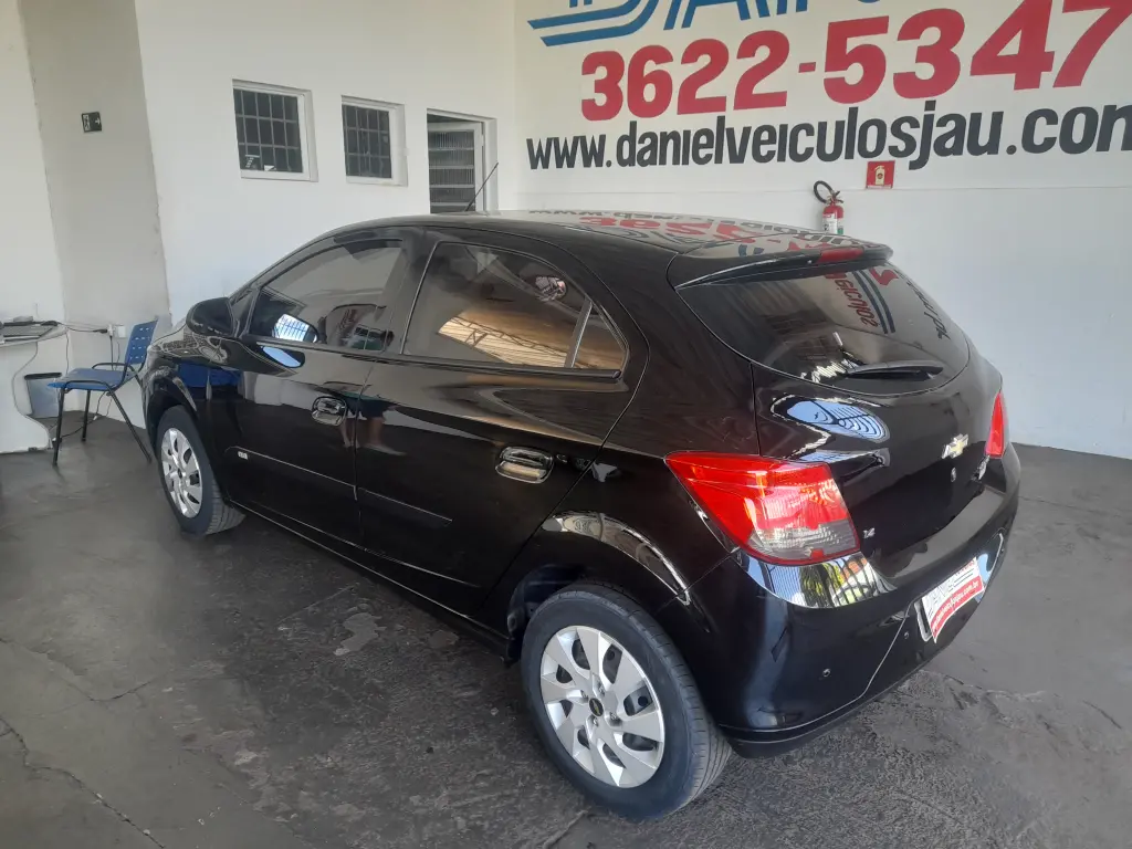 CHEVROLET Onix Hatch - Foto