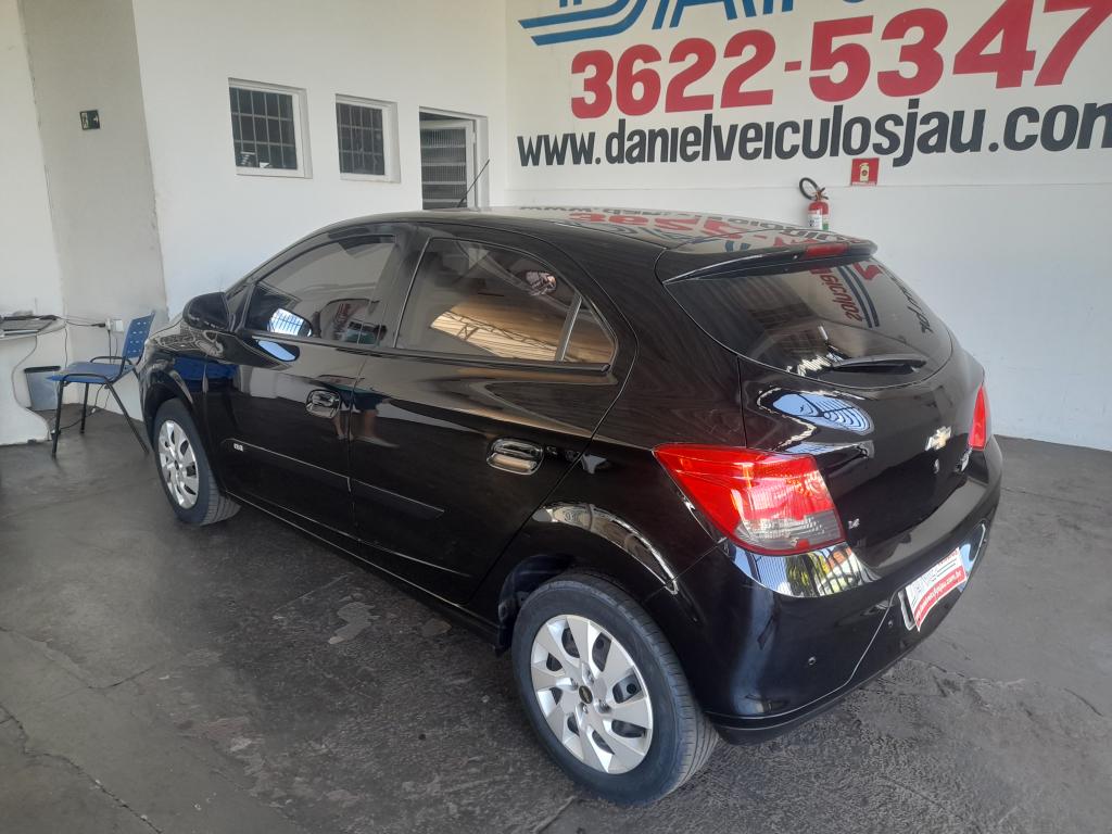 CHEVROLET Onix Hatch - Foto